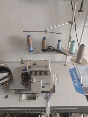 Швейные машины: Швейная машина Швейно-вышивальная, Полуавтомат