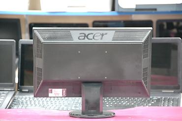 npad 16: Acer V193HQV 19" LCD monitor - Model: V193HQV (ET.XV3HE.021) - Ekran — 2