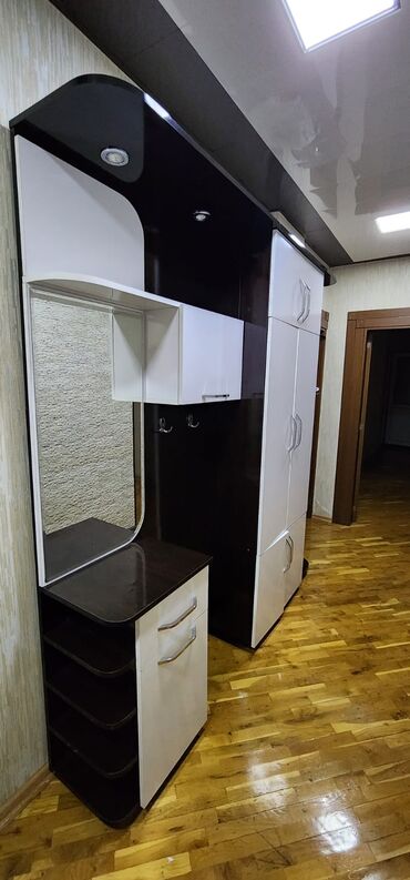 mətbəxt mebeləri: Dəhliz dolabı satılır 210₼.İdeal vəziyyətdə. Ünvan Nəsimi