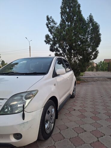 хетчбэк: Toyota Isis: 2003 г., 1.5 л, Автомат, Бензин, Хэтчбэк