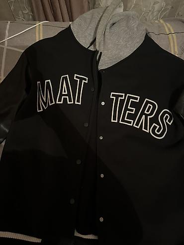 Kurtkalar: Unisex “MATTERS” varsity stili gödəkcə - Rəng: qara gövdə, boz — 1