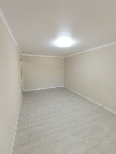срочна продаю квартиру: 1 комната, 32 м², 104 серия, 2 этаж, Евроремонт