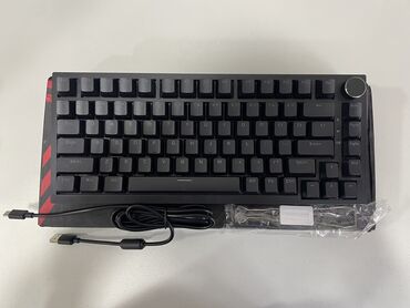 Flash kartlar: Ajazz AK820 – qara klaviatura, qırmızı switclərlə 75% formatlı