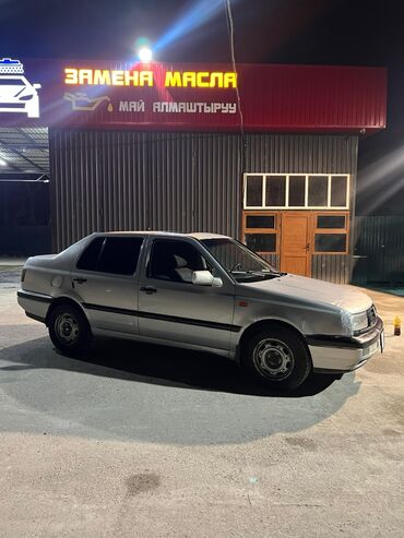 мотор тайга: Volkswagen Vento: 1993 г., 1.6 л, Механика, Бензин, Седан