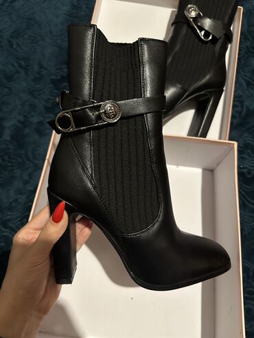 весенние сапоги: Сапоги, Размер: 37, цвет - Черный, Новый