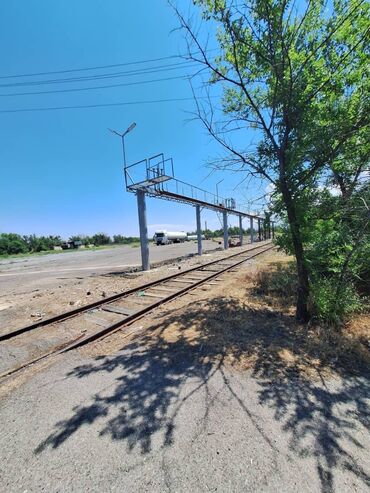 срочно срочно продаю дом город карабалта: 🔥🔥🔥Срочно! Продается участок со складскими помещениями в Кара-Балте