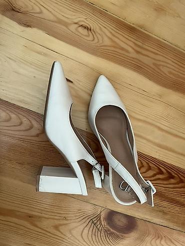 Qadın ayaqqabıları: Ağ rəngli qadın ayaqqabısı – slingback model -1 dəfə istifadə — 1