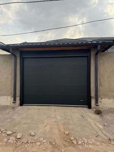 Секционные ворота: – Жогору көтөрүлөт — орун үнөмдөлөт – Кооз жана бекем көрүнүш — — 14