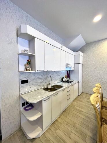 Bağ evlərinin kirayəsi: 240 kv. m, 5 otaqlı, Hovuzlu, Kombi, Qaz, Su — 4