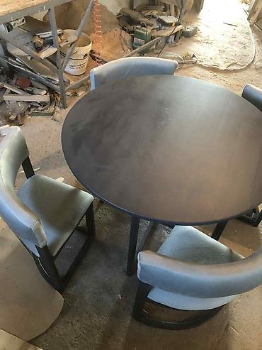 Setovi stolova i stolica: Sto + 4 stolice. Bez — 7