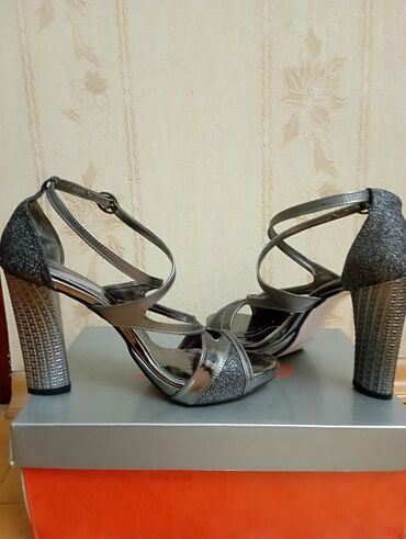 бус сапог грузовой в бишкеке: Сапоги, Размер: 40, цвет - Серебристый, Б/у