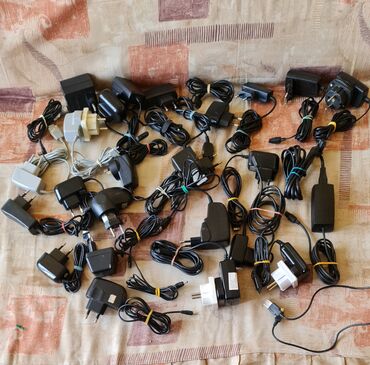 Punjači: Punjac za stare models telefona, Nokia, Erikson, son I Erikson — 1