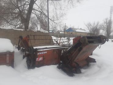 Зерноуборочные комбайны: Комбайн зерноуборочный самоходный с жаткой. 24 стартер. Кабина — 7