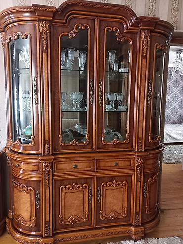 salon dolab: Klassik üslubda yüksək keyfiyyətli qonaq otağı dəsti. Tərkibi: - — 1