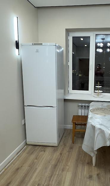 ice bath: Холодильник Indesit, Б/у, Двухкамерный, De frost (капельный), 180 * — 4