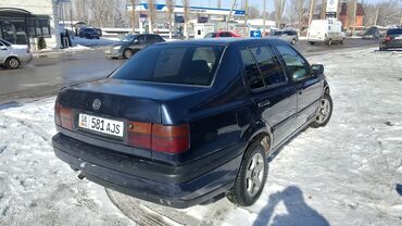 Volkswagen: Volkswagen Vento: 1993 г., 1.8 л, Механика, Бензин, Седан