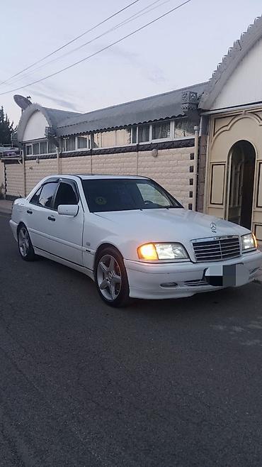 moto bot: Mercedes-Benz C-Class: 2.3 l | 1998 il Sedan — 6