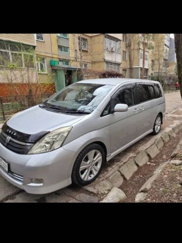 авто исфана: Toyota Isis: 2006 г., 2 л, Автоматические, Бензин, Минивэн