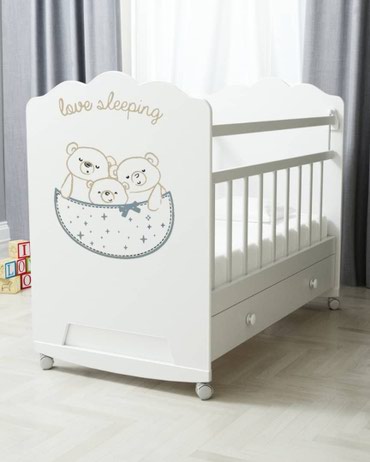 Детские кровати: Детская кроватка для новорожденных в наличии колесо -качалка с ящиком