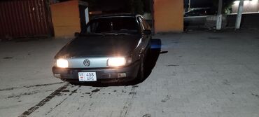 бензиновый скутер с кабиной: Volkswagen Passat: 1988 г., 1.8 л, Механика, Газ, Седан