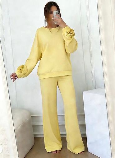 Gornji i donji deo: Komplet trenerka
Nov model
Cena : 3.900 dinara — 8