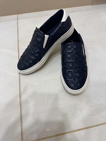 lofer: - Brend: Calvin Klein (CK loqolu)
-9 M razmer)39-40
 Cox az geinlib — 1
