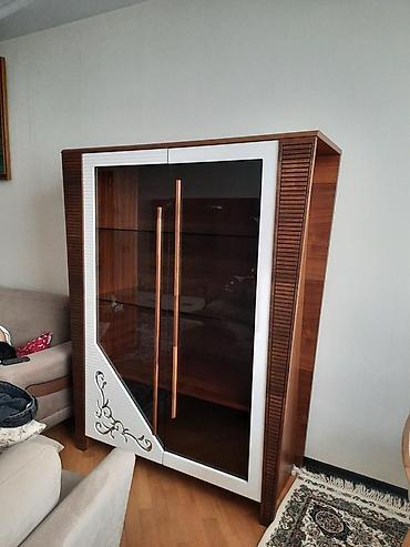 qoz: Qonaq otağı üçün mebel dəsti Tərkib: - TV stendi və divar rəfli — 1