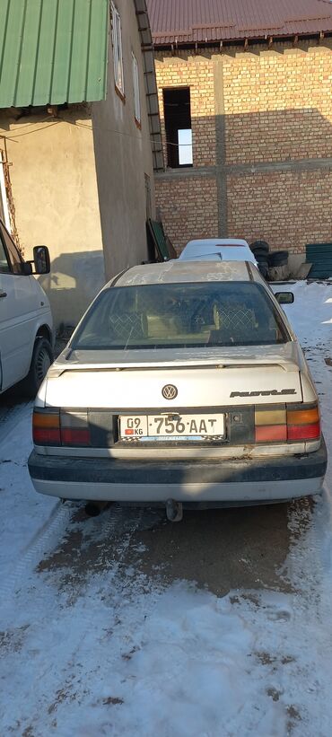 Volkswagen: Volkswagen Passat: 1988 г., 1.8 л, Механика, Бензин, Седан