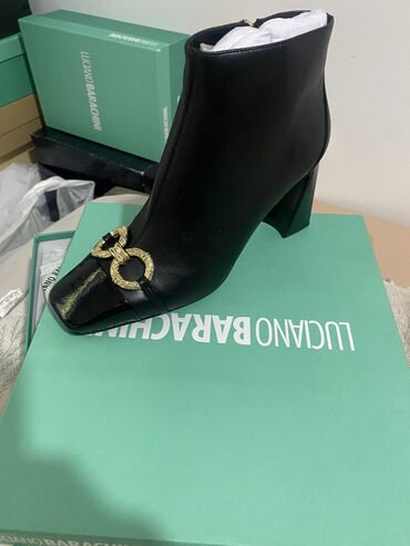 Salonke: Salonke, 36 — 8