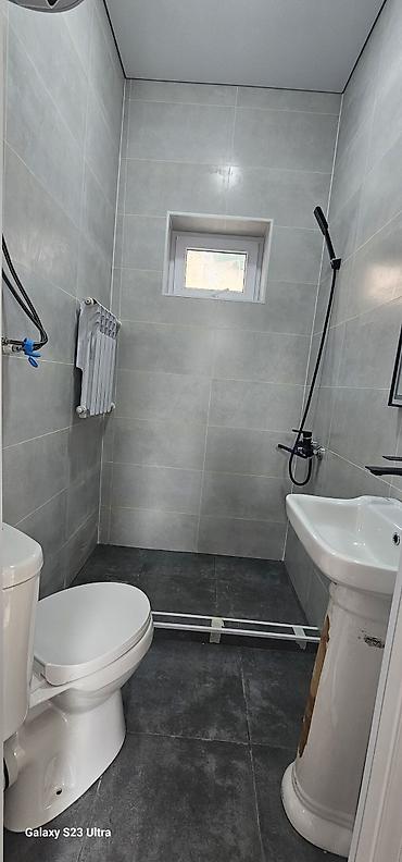 Продажа коттеджей и домов: . Продаётся отличные полдома 50кв.м в Кызыл-аскере на участке 1,5 — 27