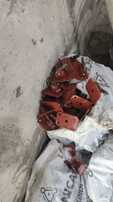 Drellər: Beton işlərində istifadə olunan qəlib sıxacları. Bu sıxaclar