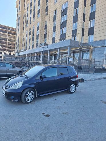 Honda Fit: 2008 г., 1.5 л, Автомат, Бензин, Хэтчбэк
