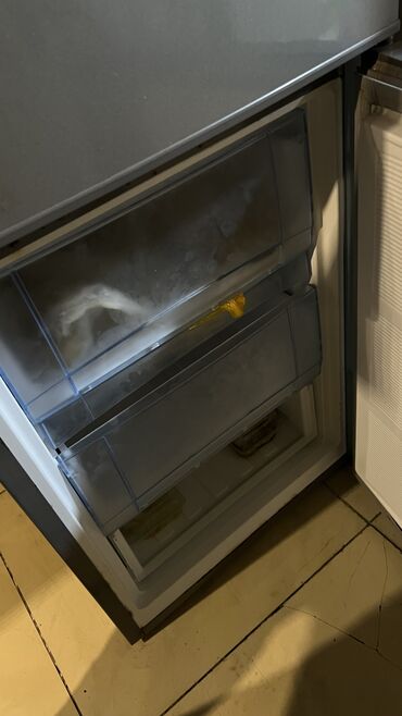 arcelik soyuducu qiymeti: İşlənmiş 2 qapılı Swizer Soyuducu Satılır, rəng - Boz, Dolab içi