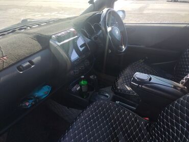 киргизские авто: Honda Fit: 2004 г., 1.3 л, Вариатор, Бензин, Седан