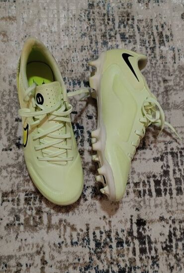 futbol ayaqqabilari nike: Orijan nike tiempo 42 razmer.butsi butikdən 220 azne alınıb 1 ay