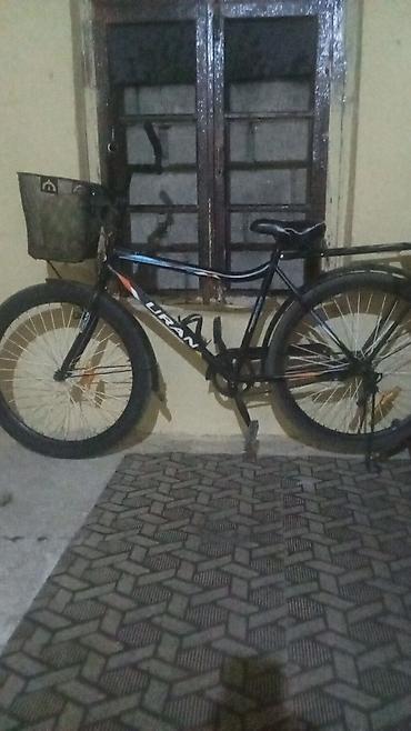 URAN şəhər/komfort velosipedi - Rəng: qara, mavi və narıncı detallar