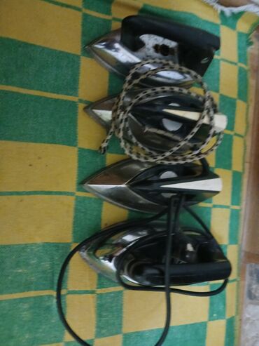 Digər kolleksiyalar: Kolleksiya üçün klassik elektrik ütülər dəsti. - Metal korpuslu