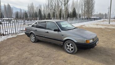 Volkswagen: Volkswagen Passat: 1991 г., 1.8 л, Механика, Бензин, Седан