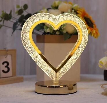 ekran dla projektora: Ürən: LED masa lampası – ürək formalı dekorativ işıq Xüsusiyyətlər: -