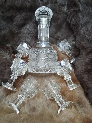 Digər dəstlər və servizlər: Büllur içki dəsti - Tərkibi: 1 ədəd qapaqlı qrafin + 6 ədəd balaca — 3