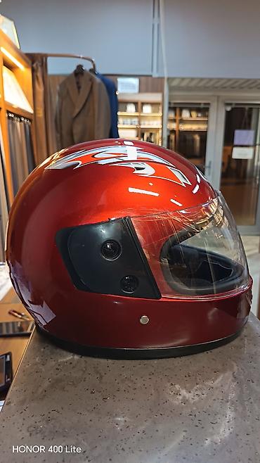 reduktor motor: Tam üzlü motosiklet dəbilqəsi – qırmızı metalik rəng, üzərində qrafik — 2