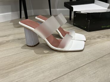 продам туфли женские: Туфли 38, цвет - Белый