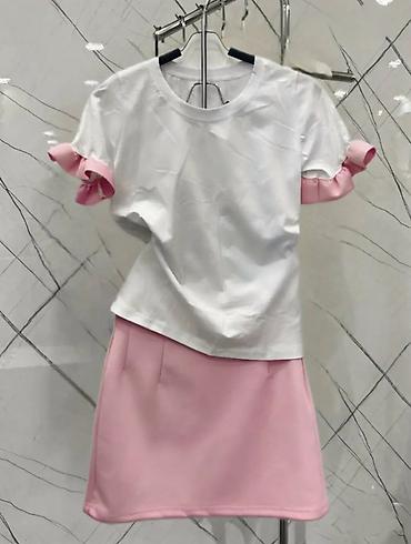 Kompleti: Dve-delni komplet: majica + mini suknja 2 komada po cenini od 3800 — 4