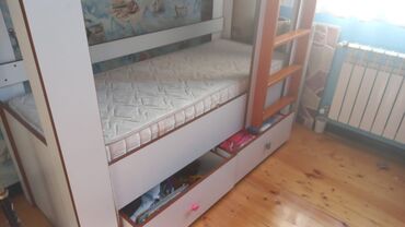 pilləkən taxtası: Oğlan və qız üçün, Çarpayı, Matras ilə, Siyirməli, Taxta