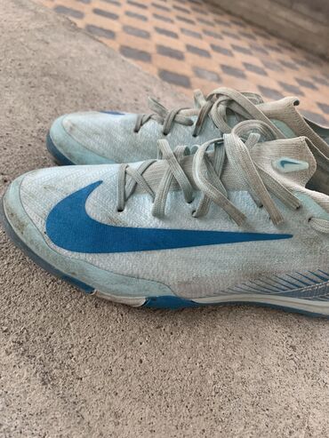 произведения искусства примеры: Футбольные сороконожки Nike оргинал, размер 39 - Модель: низкий