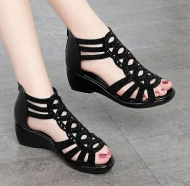 женские сандали: Туфли 36, цвет - Черный