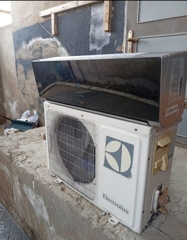 Kondisionerlər: Kondisioner Electrolux, 40-45 kv. m, Split sistem