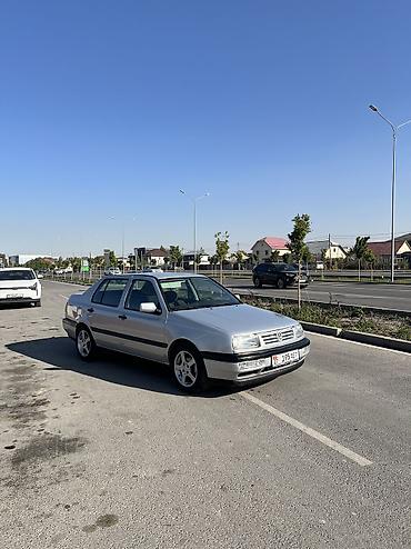 transporter multivan: Volkswagen Vento: 1993 г., 1.8 л, Механика, Бензин, Седан — 4