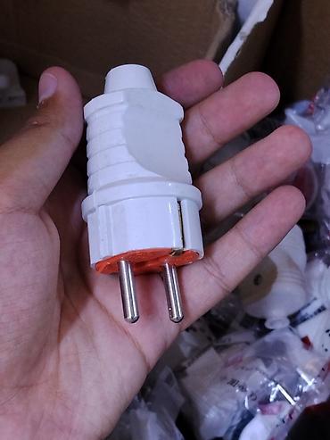 Внутренняя отделка: Вилка электрическая разборная, тип Europlug (две круглые штыревые — 1
