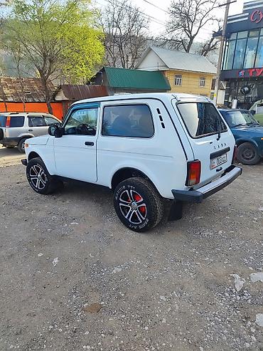 Унаа: ВАЗ (ЛАДА) 4x4 Niva: 2015 г., 1.7 л, Кол менен иштөөчү, Бензин, Жол тандабас — 5
